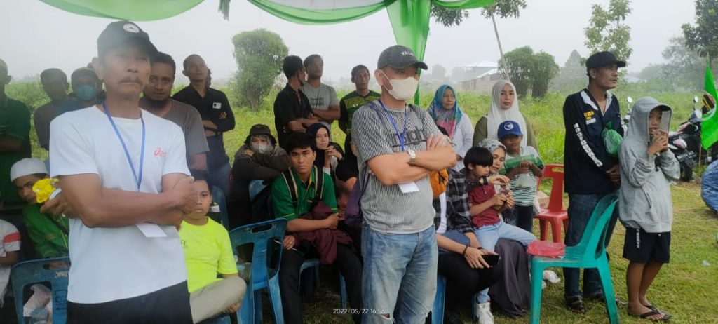 Liestiadi (Berdiri pakai masker), eks PSMS dan mantan pelatih Persikabo Bogor, pelatih Siwar FC
