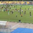 Skor Kacamata Berujung Petaka, Puluhan Suporter Masuk ke Lapangan dan Rusak Fasilitas Stadion 