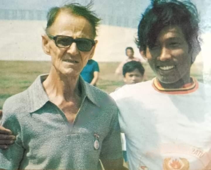 Sutiyono bersama sang Pelatih Maurice Lungo